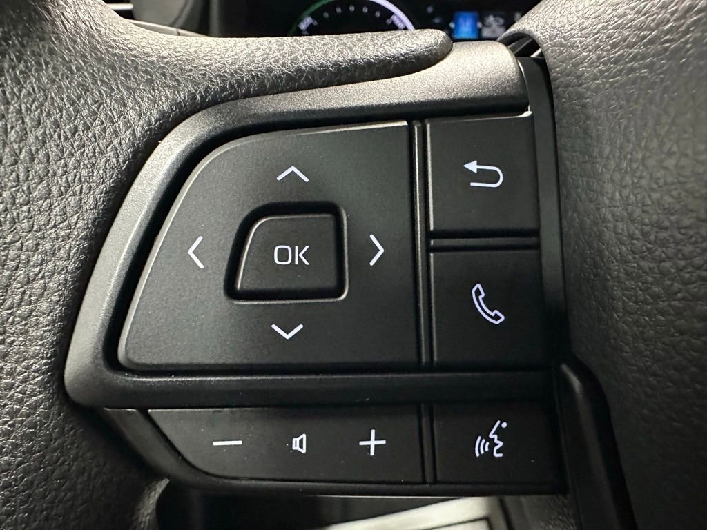 Used 2025 Toyota Sienna LE image 19