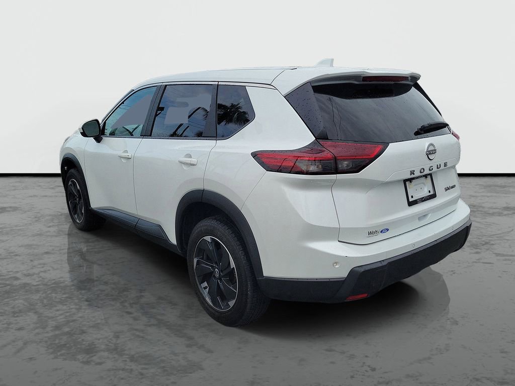 Used 2024 Nissan Rogue SV AWD/4WD image 3