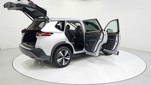 Used 2022 Nissan Rogue SL w/ SL Premium Package FWD image 32
