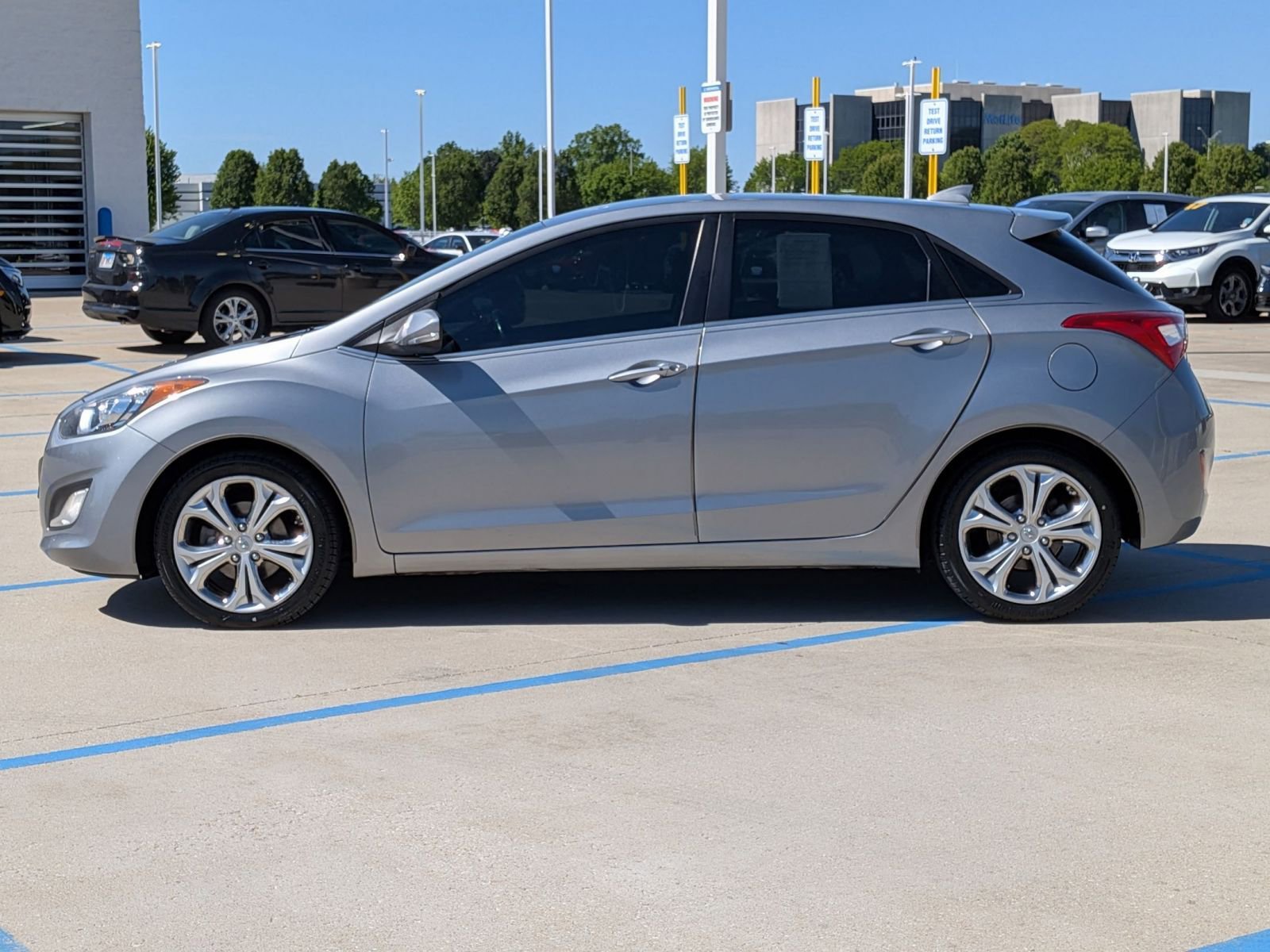 Used 2015 Hyundai Elantra GT w/ Option Group 02 FWD image 9
