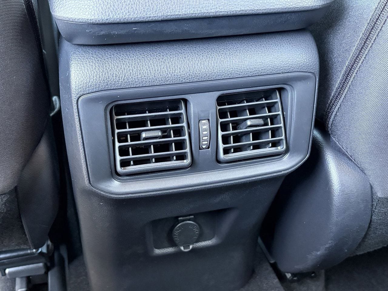 Used 2025 Toyota RAV4 LE AWD/4WD image 15