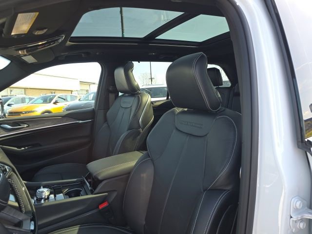 Used 2025 Jeep Grand Cherokee Overland w/ Adv Protech Group III image 14