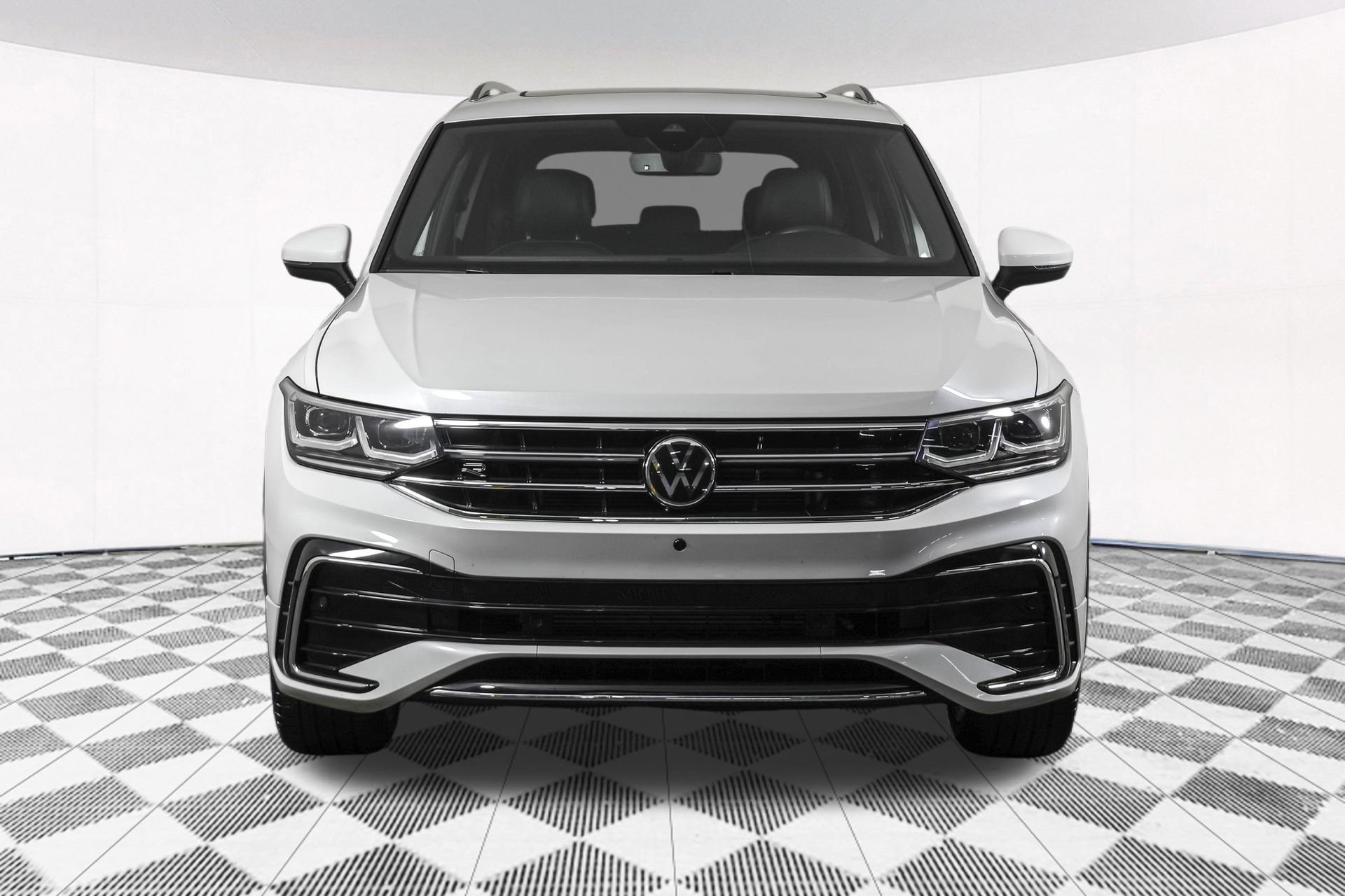 Used 2023 Volkswagen Tiguan SEL R-Line AWD/4WD image 10