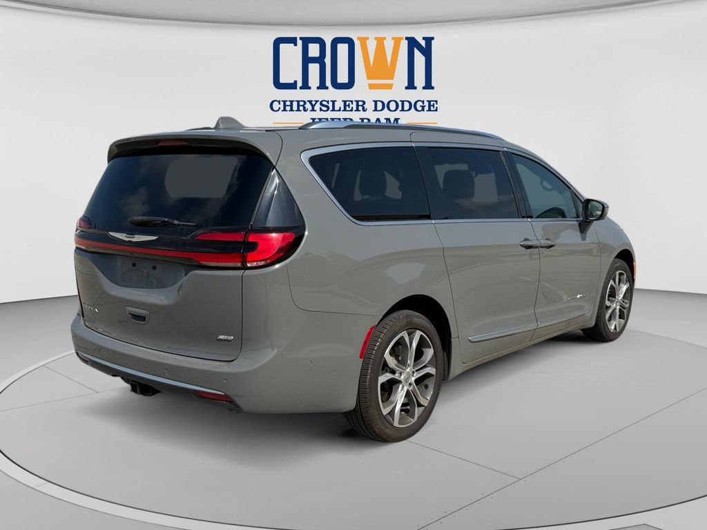 Used 2022 Chrysler Pacifica Pinnacle AWD/4WD image 3