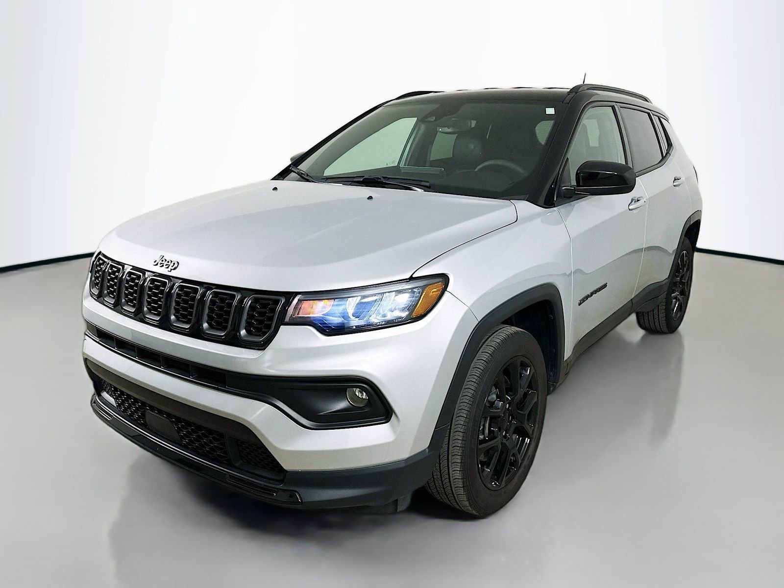 Used 2024 Jeep Compass Latitude w/ Convenience Group AWD/4WD image 1