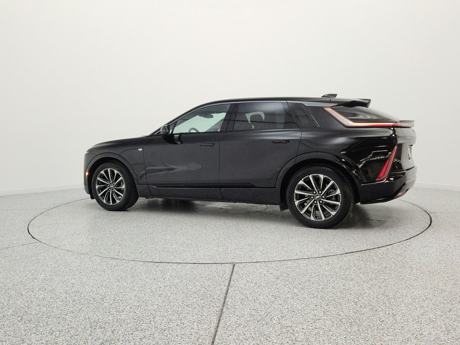 Used 2024 Cadillac Lyriq Sport RWD image 8