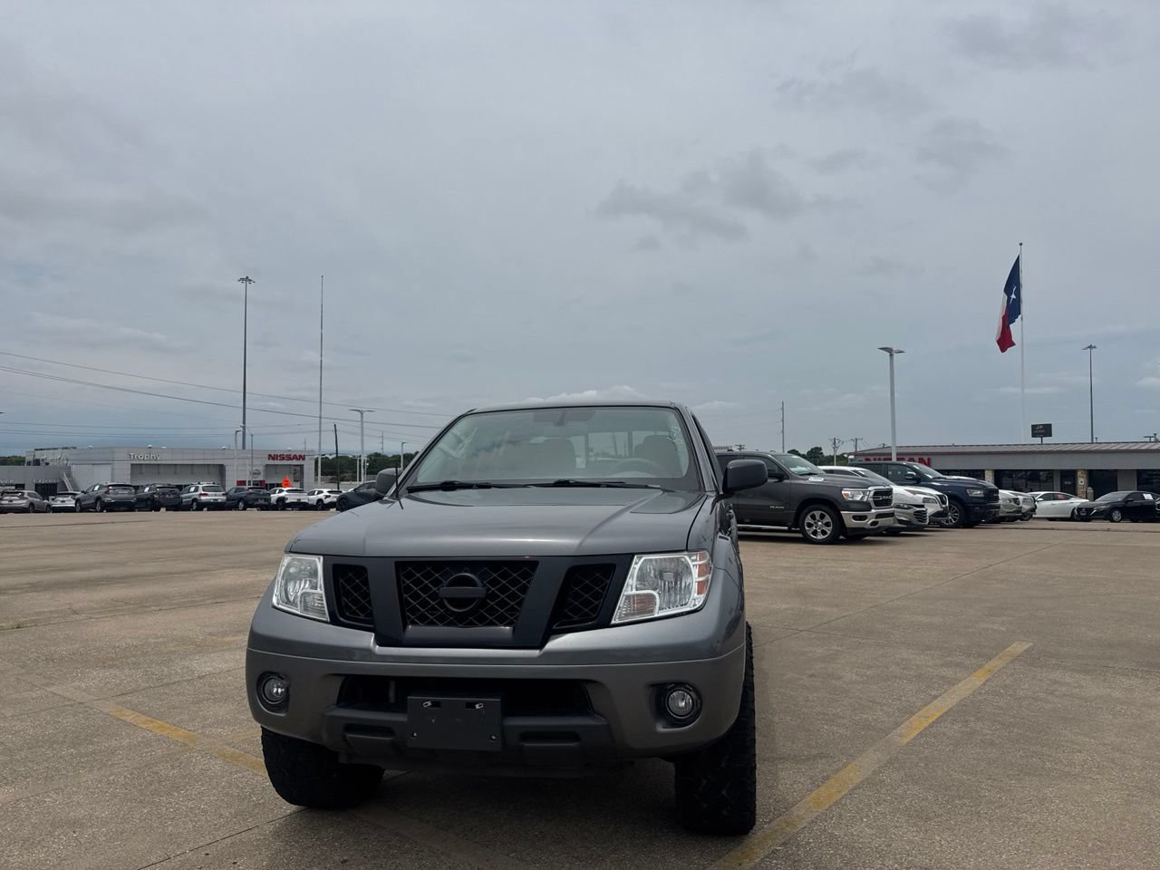 Certified 2020 Nissan Frontier SV w/ Midnight Edition Floor Mats RWD image 6