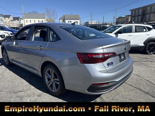 Used 2024 Volkswagen Jetta SE image 9