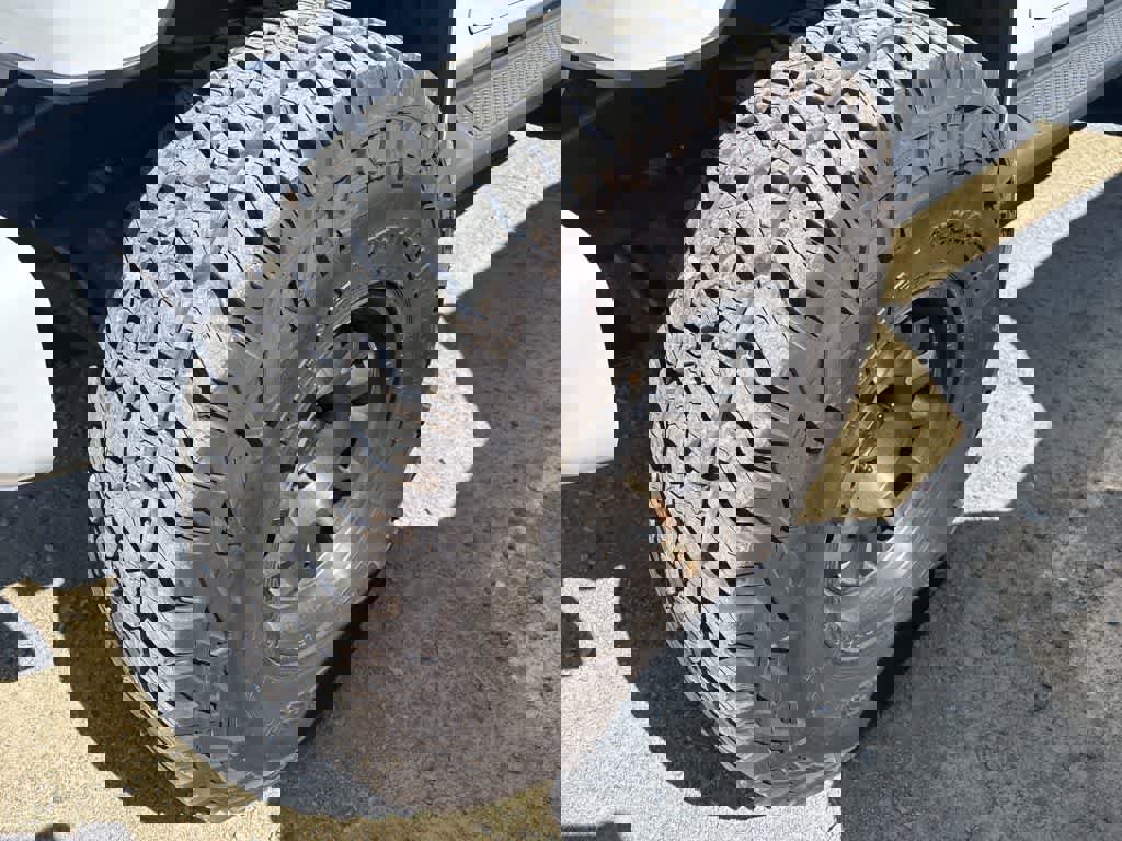 Used 2021 Jeep Gladiator Overland image 2