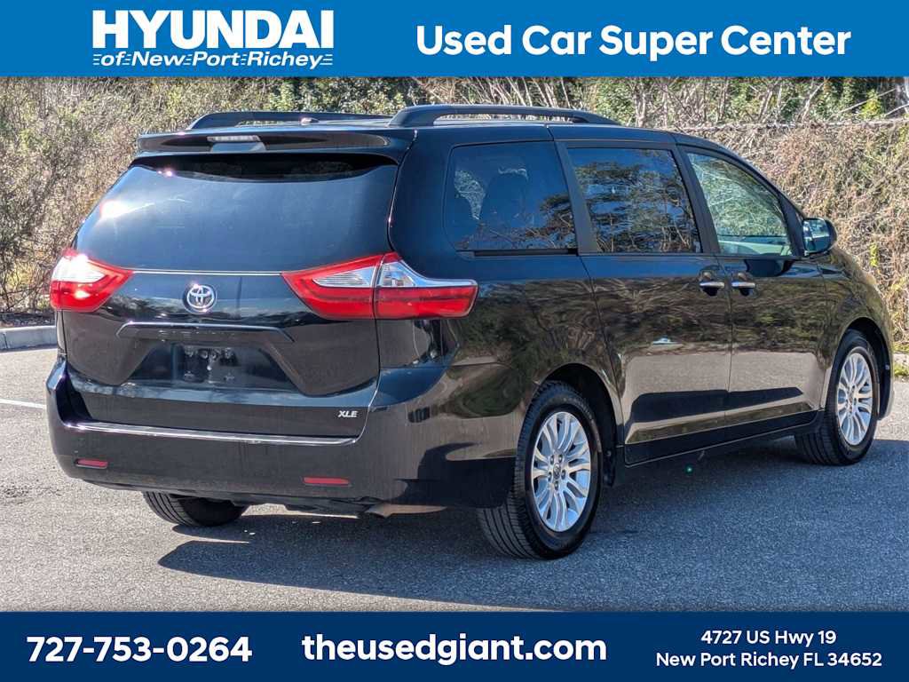 Used 2015 Toyota Sienna XLE image 5