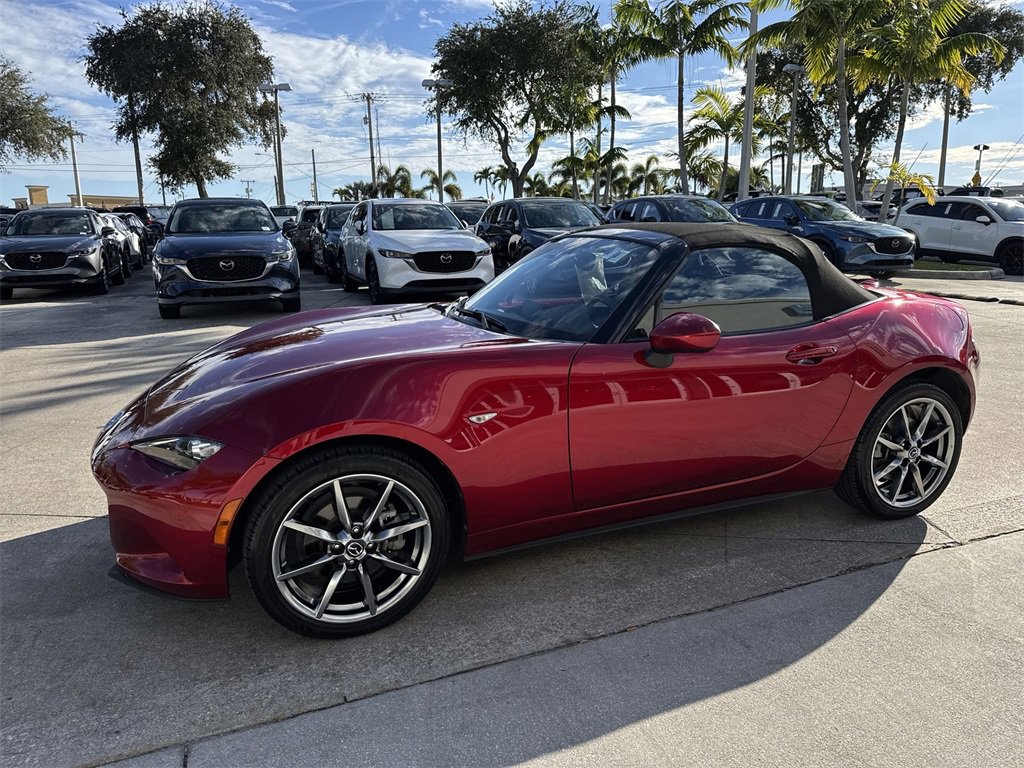 Used 2022 MAZDA MX-5 Miata Grand Touring w/ Weather Package image 11