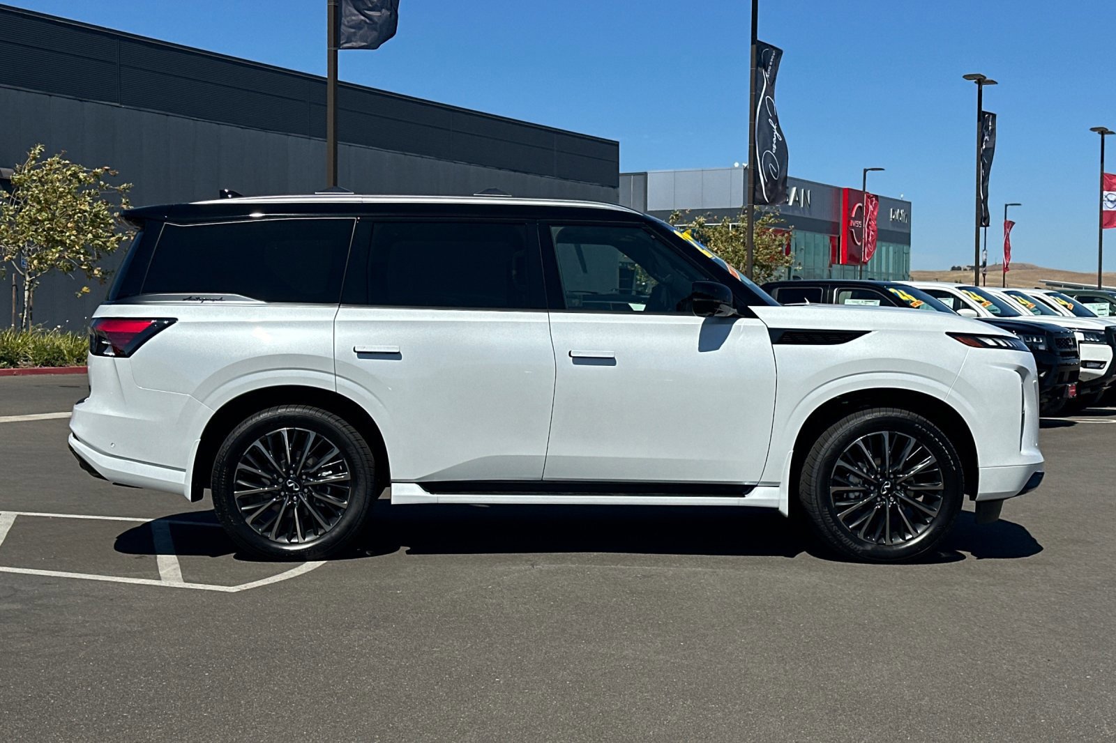New 2027 INFINITI QX80 Autograph w/ Autograph Exterior Package AWD/4WD image 3