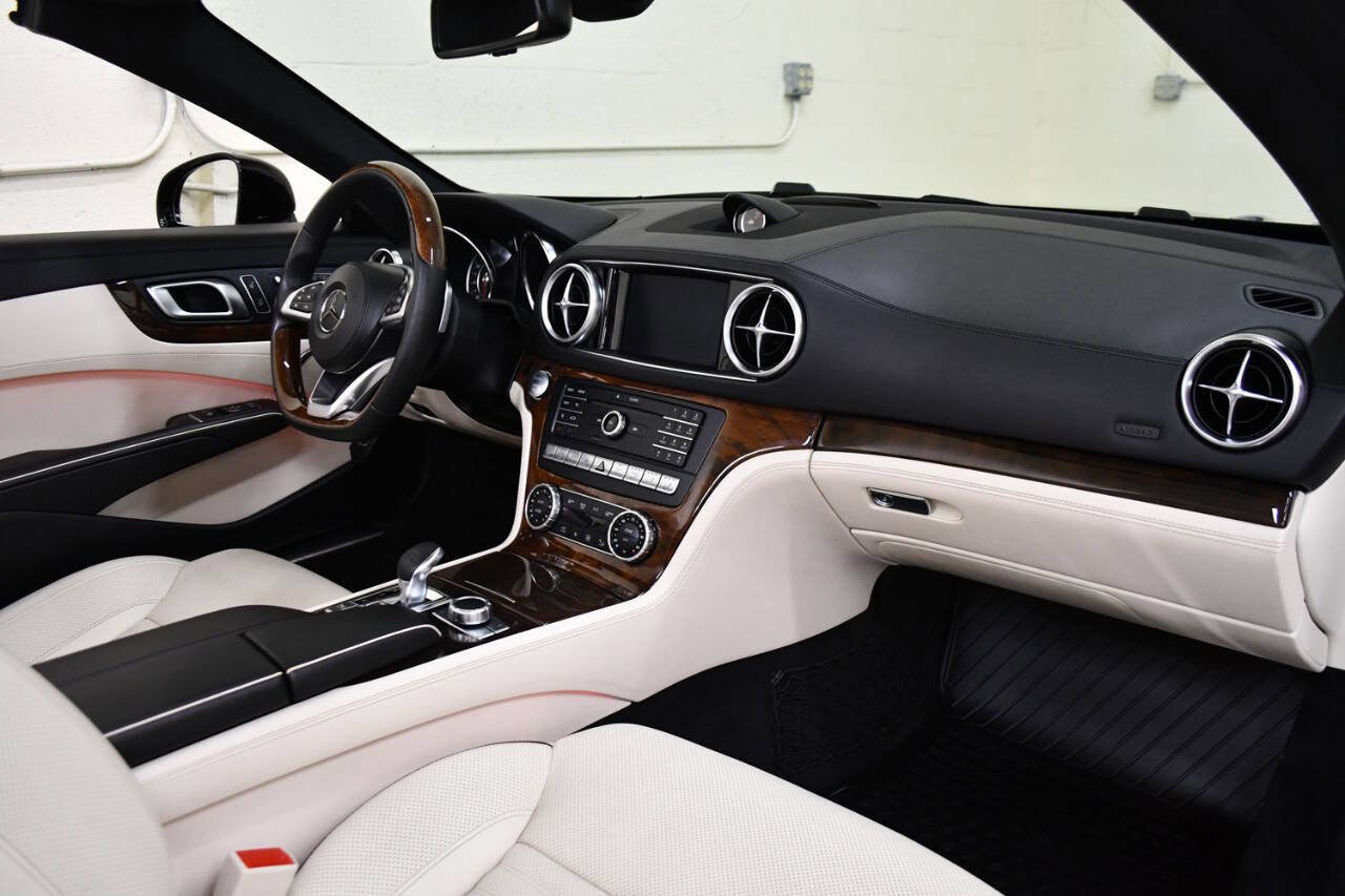 Used 2019 Mercedes-Benz SL 550 image 14
