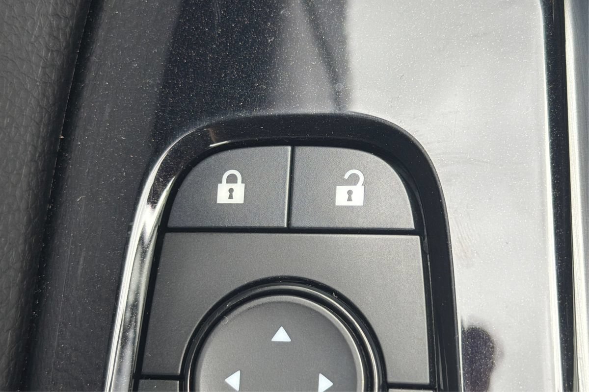 Used 2022 Nissan Pathfinder SL w/ Lighting Package (N92) AWD/4WD image 40