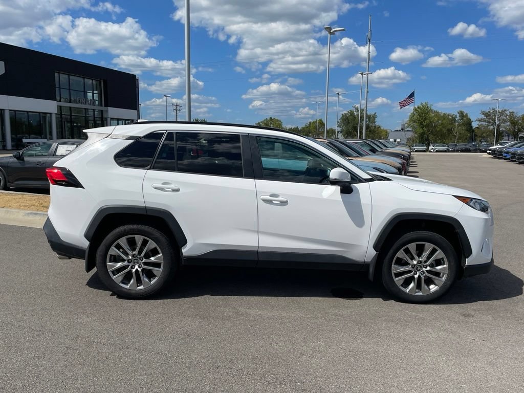 Used 2020 Toyota RAV4 XLE Premium FWD image 8