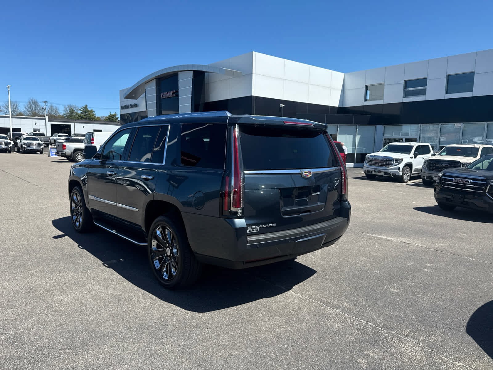 Used 2020 Cadillac Escalade Luxury AWD/4WD image 3