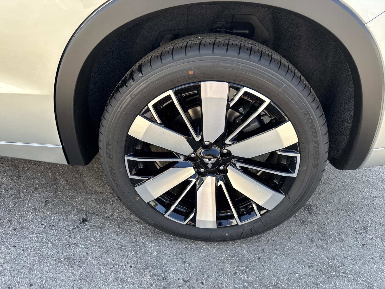 New 2025 Mitsubishi Outlander SEL image 8