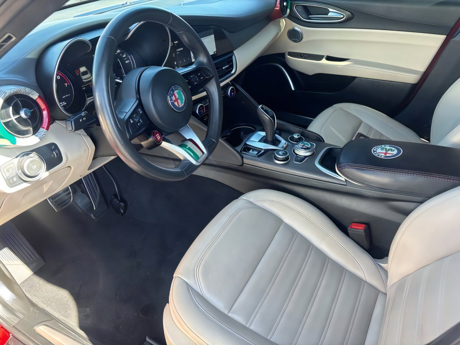 Used 2023 Alfa Romeo Giulia w/ Quick Order Package 22Z Lusso image 11