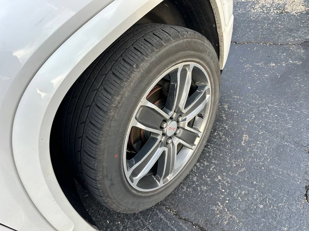 Used 2017 GMC Acadia Denali w/ Technology Package FWD image 9