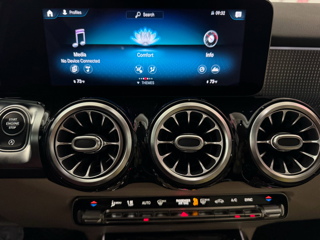 Used 2021 Mercedes-Benz GLB 250 w/ Premium Package image 34