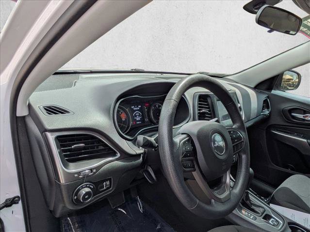 Used 2019 Jeep Cherokee Latitude w/ Popular Appearance Group AWD/4WD image 10