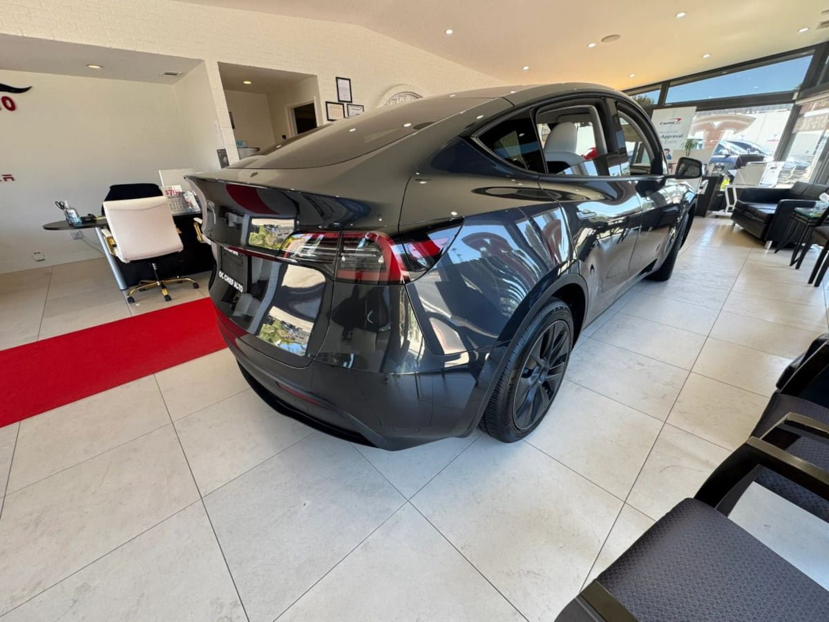 Used 2024 Tesla Model Y Long Range RWD image 5
