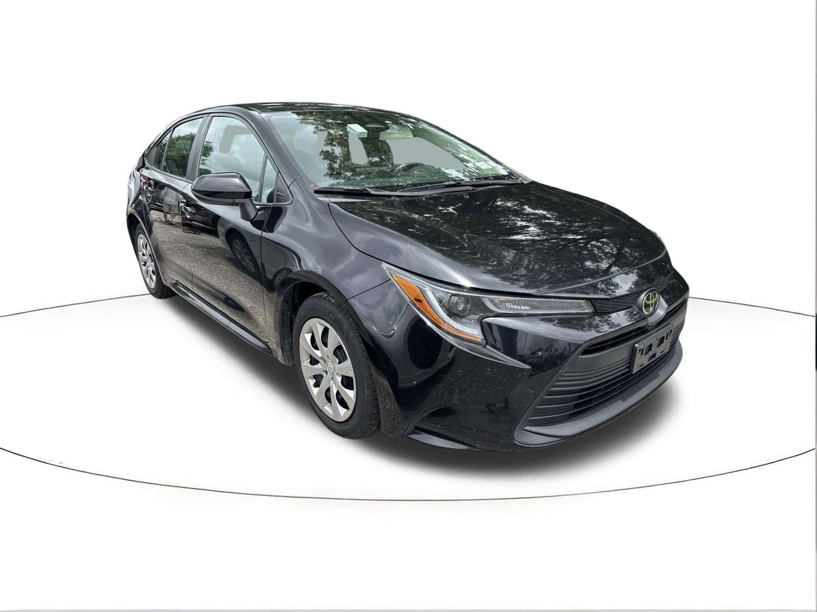 Used 2024 Toyota Corolla LE FWD image 2