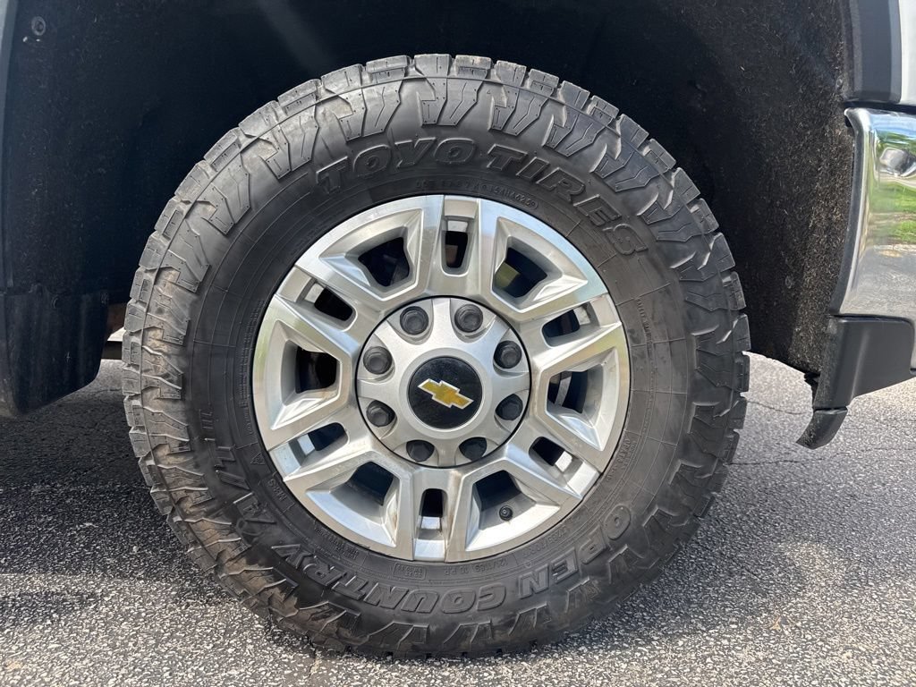 Used 2020 Chevrolet Silverado 2500 LT AWD/4WD image 9