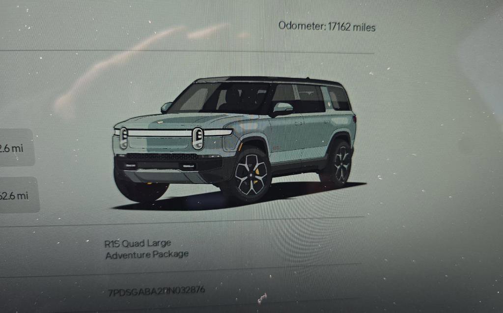 Used 2024 Rivian R1S Adventure image 12