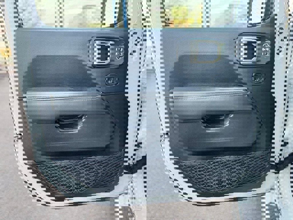 Used 2018 Jeep Wrangler Unlimited Rubicon w/ Dual Top Group image 12