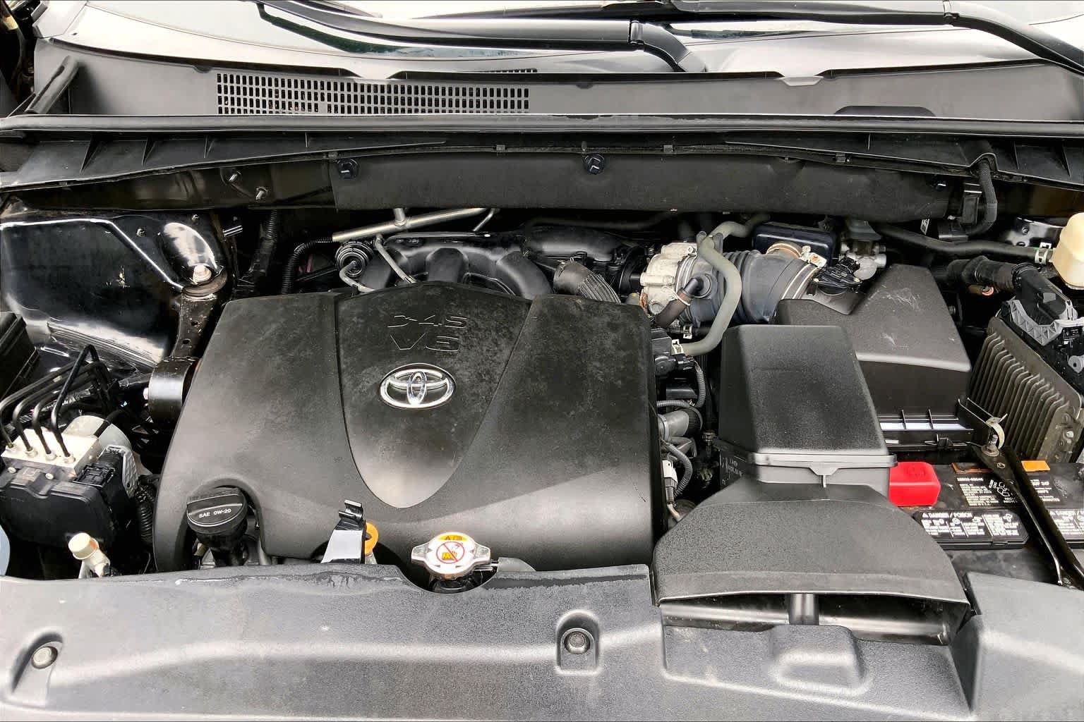Used 2019 Toyota Highlander LE AWD/4WD image 32