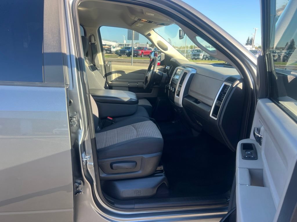 Used 2011 RAM 1500 Classic SLT w/ Luxury Group AWD/4WD image 32