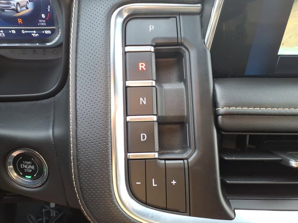 Used 2023 Chevrolet Suburban Premier image 26