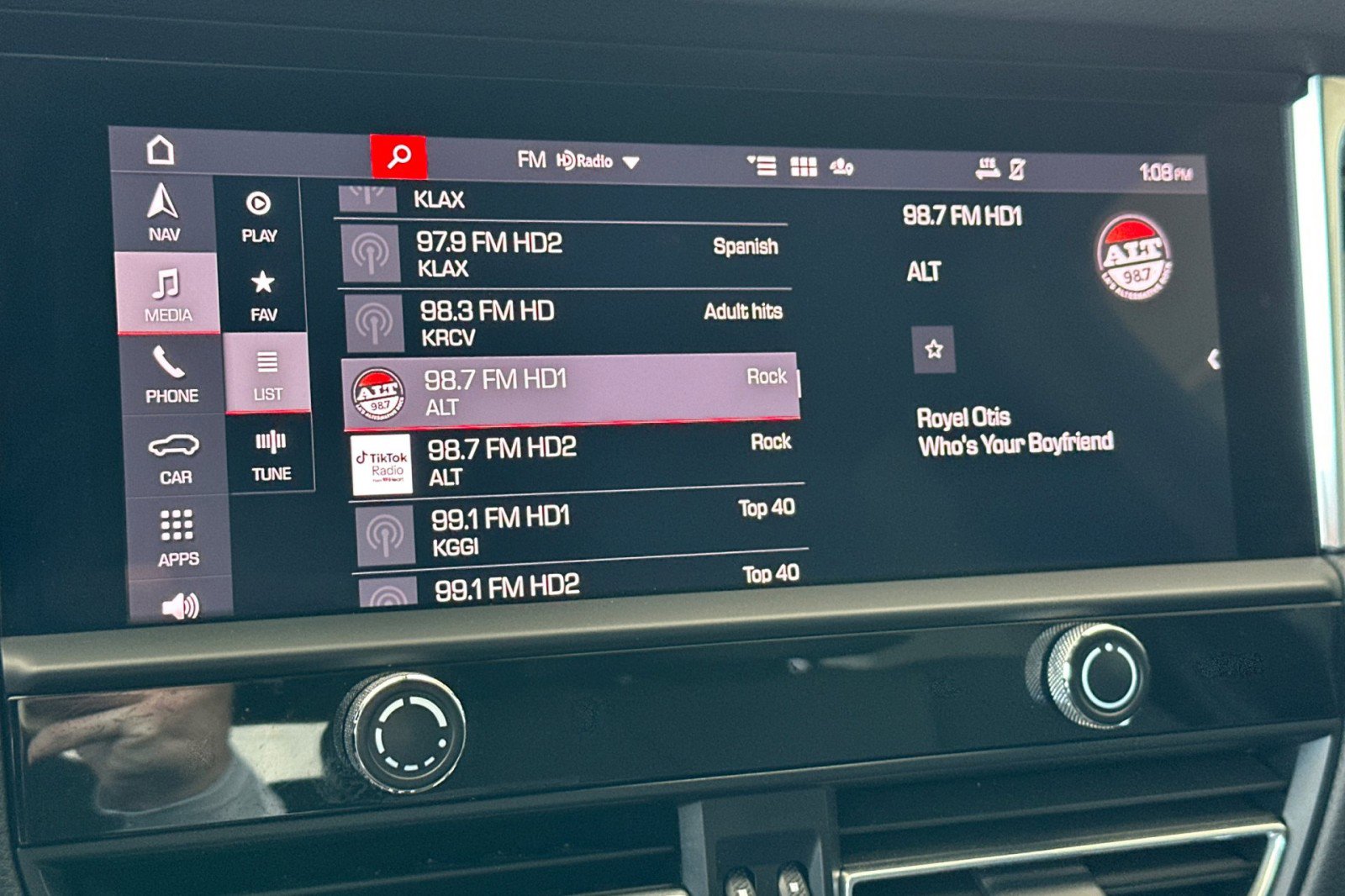 Certified 2022 Porsche Macan AWD/4WD image 18