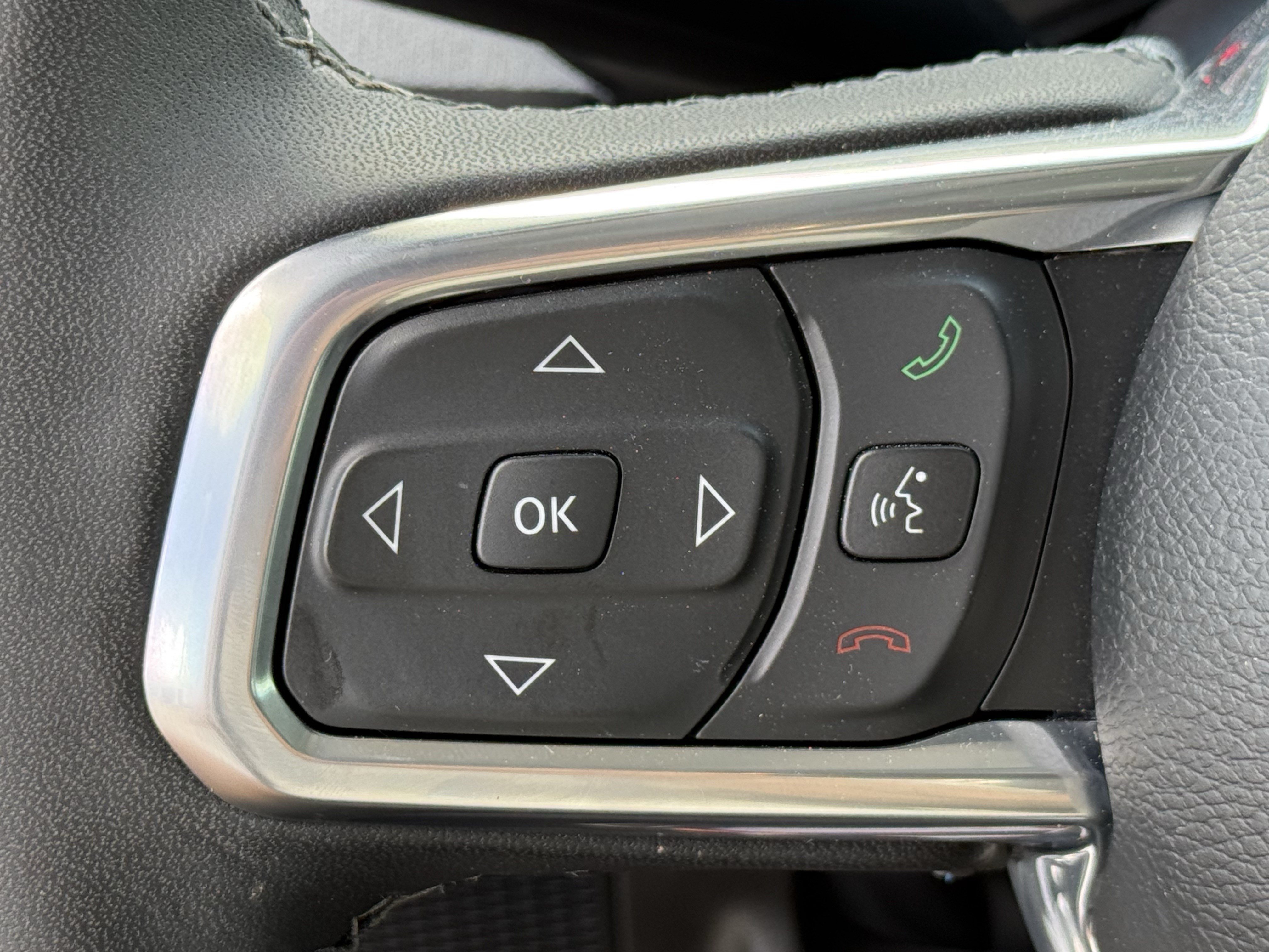Used 2025 Jeep Wrangler Unlimited Sahara AWD/4WD image 17
