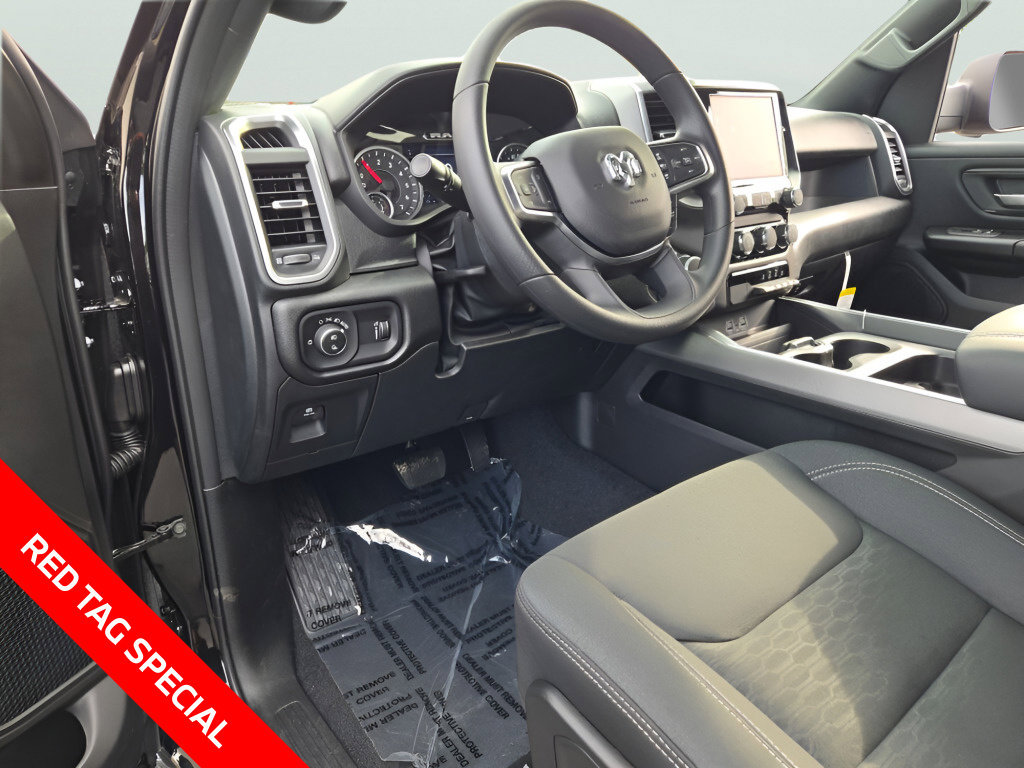 New 2026 RAM 1500 Express AWD/4WD image 23