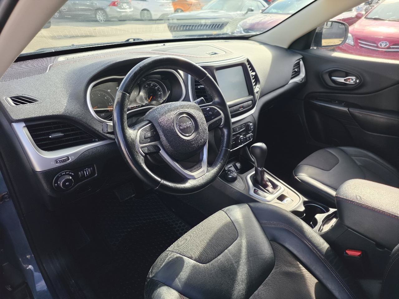 Used 2015 Jeep Cherokee Trailhawk w/ Cold Weather Group AWD/4WD image 11