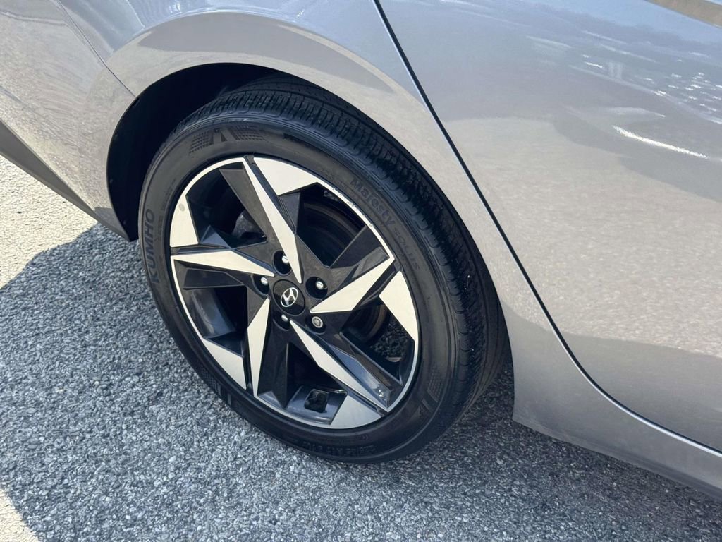 Certified 2023 Hyundai Elantra SEL w/ Convenience Package FWD image 8