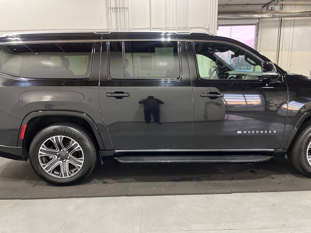 Used 2024 Jeep Wagoneer L Series II w/ Flexible Seating Group image 10