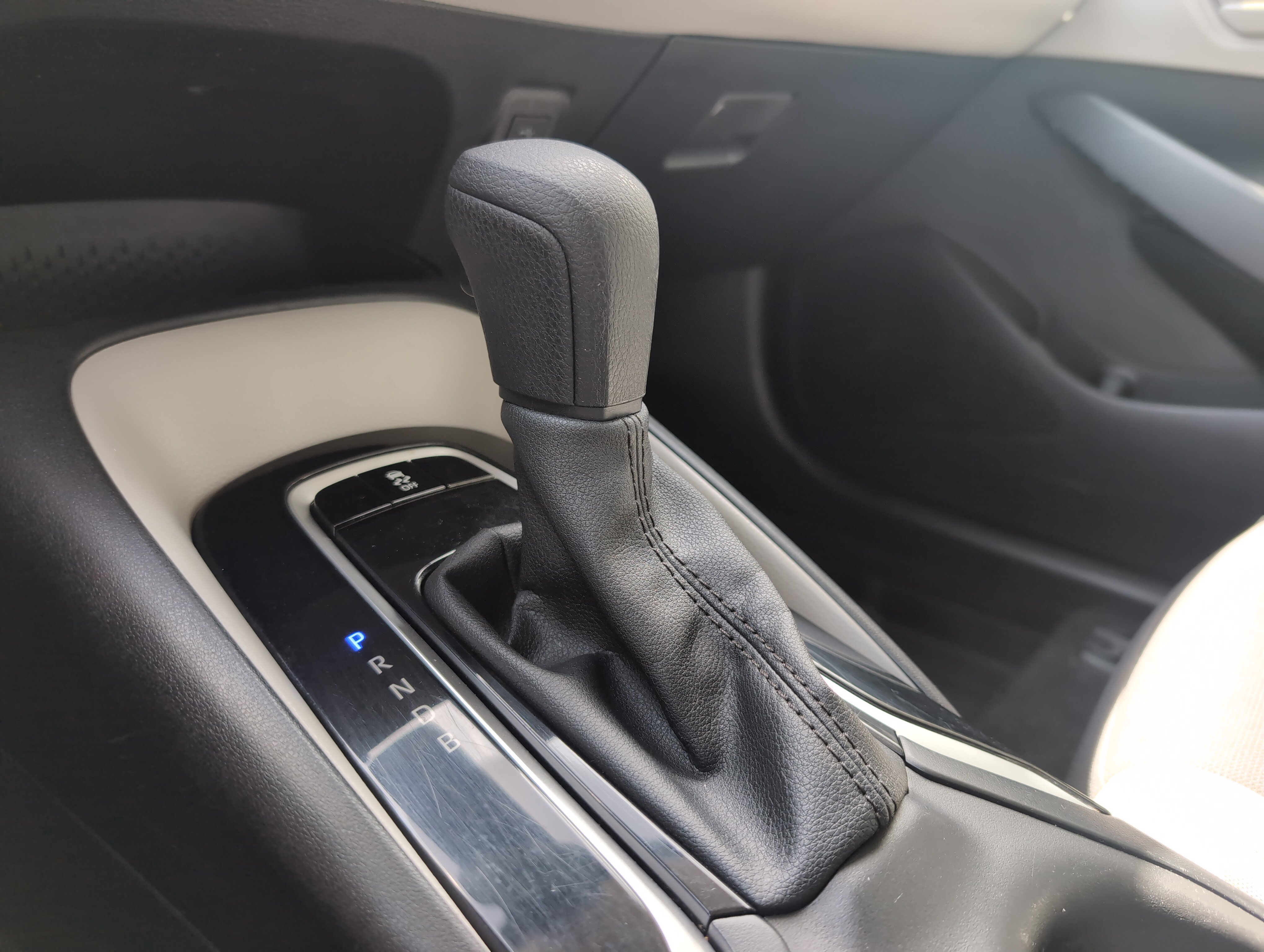Certified 2024 Toyota Corolla LE FWD image 25