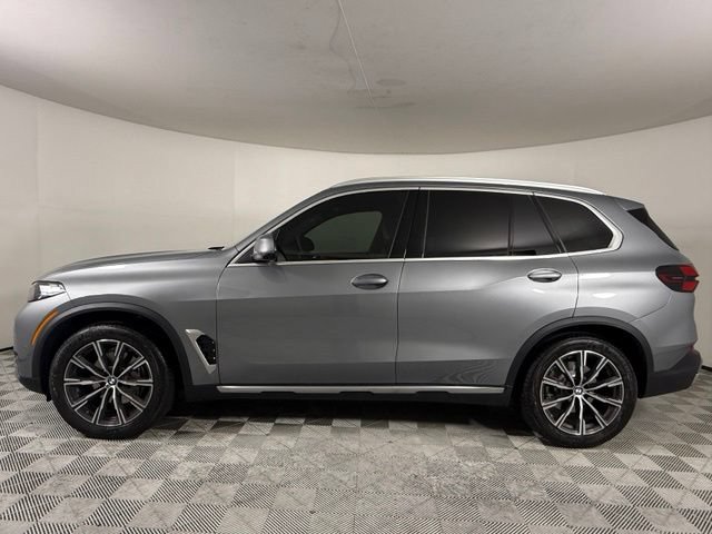 Used 2026 BMW X5 xDrive40i w/ Executive Package AWD/4WD image 3