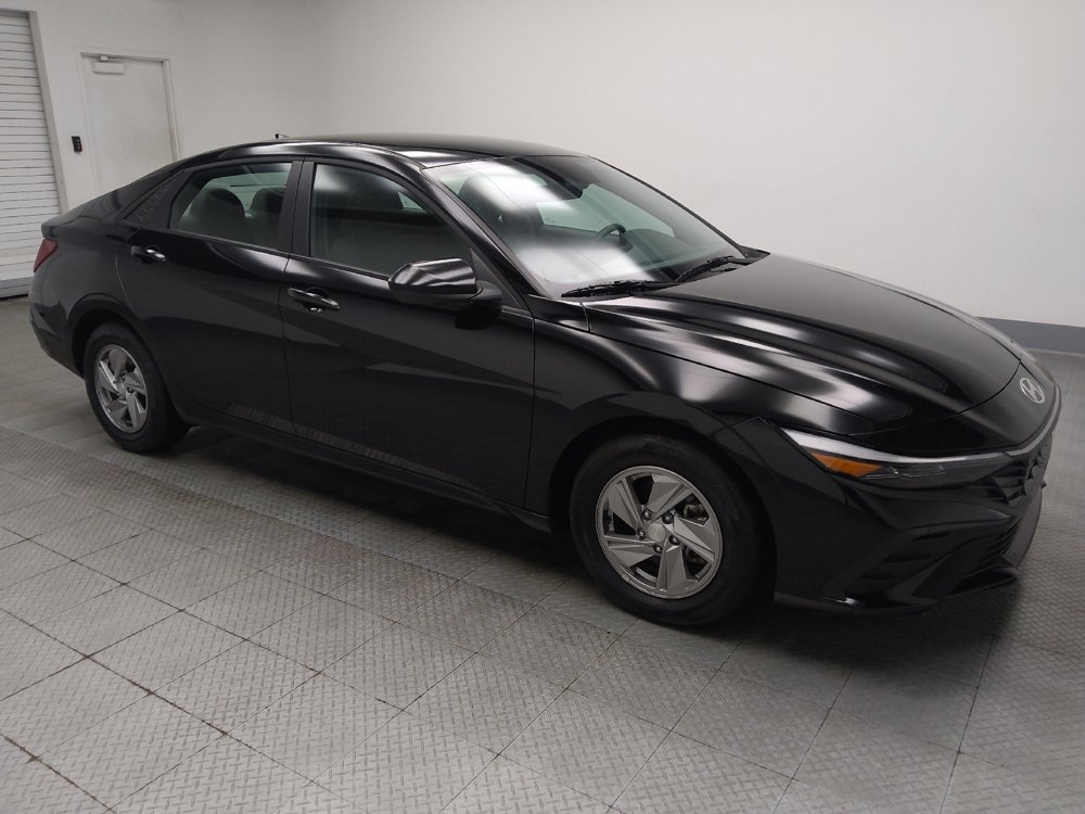 Used 2025 Hyundai Elantra SE FWD image 11