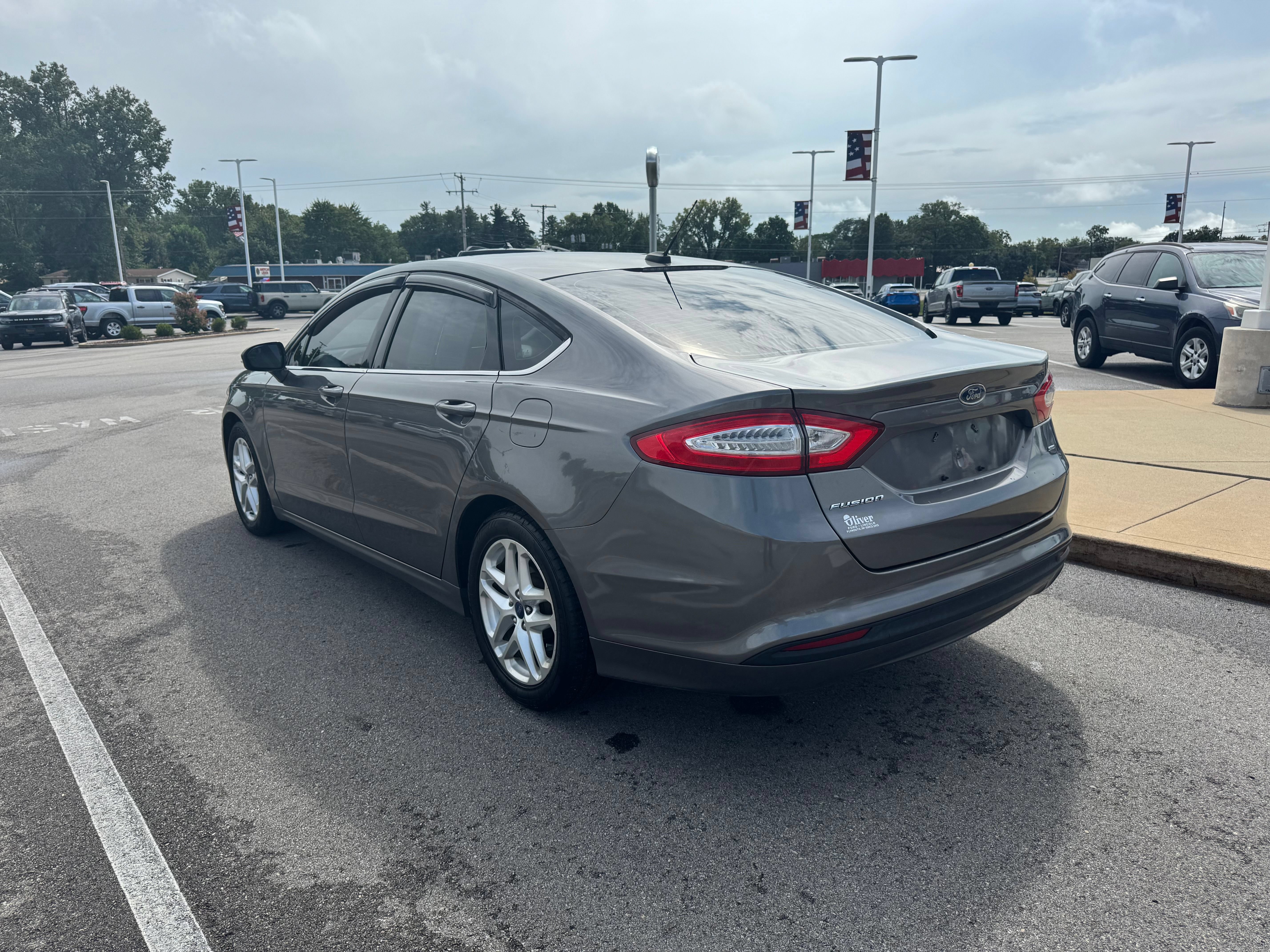 Used 2014 Ford Fusion SE FWD image 5