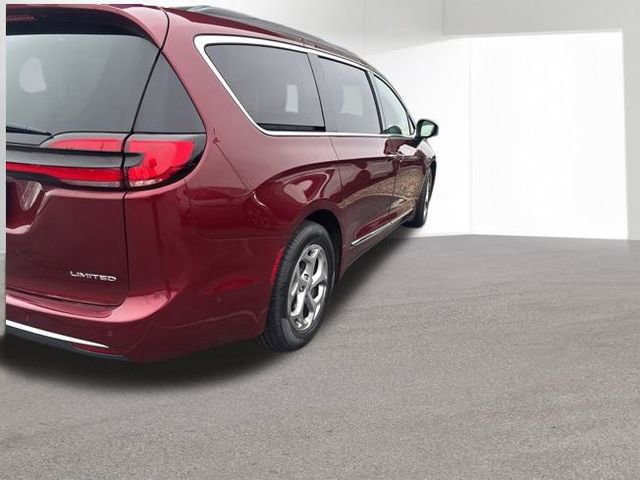 Used 2023 Chrysler Pacifica Limited image 6