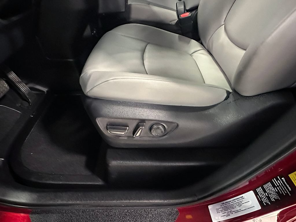 Used 2026 Toyota Sienna XLE FWD image 18