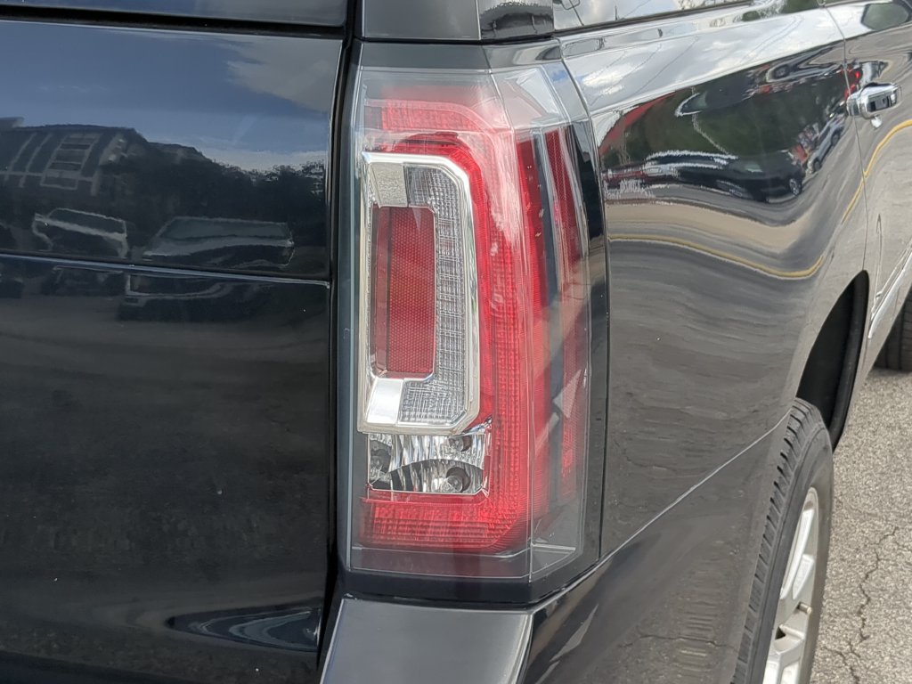 Used 2017 GMC Yukon Denali w/ Enhanced Security Package AWD/4WD image 9