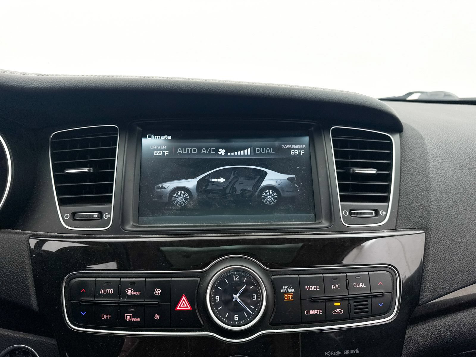 Used 2014 Kia Cadenza Premium w/ Luxury Package FWD image 19