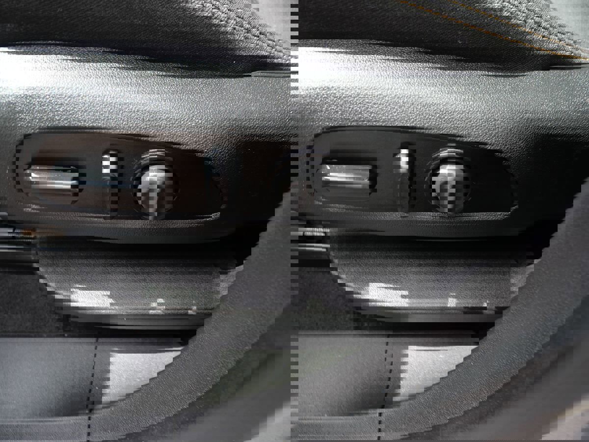 Used 2020 GMC Terrain SLE w/ Driver Convenience Package image 16