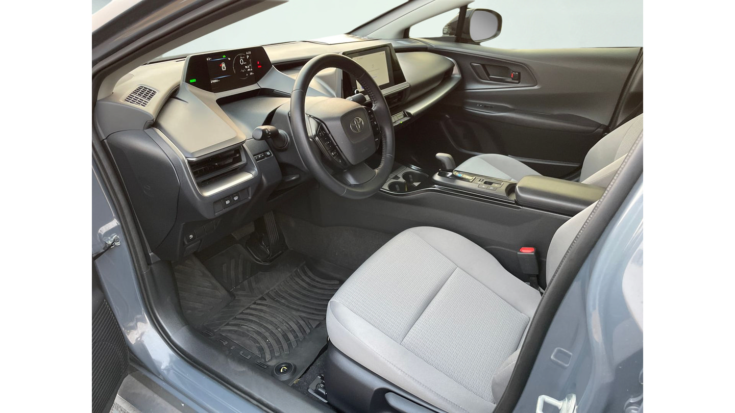 Certified 2025 Toyota Prius LE AWD/4WD image 12