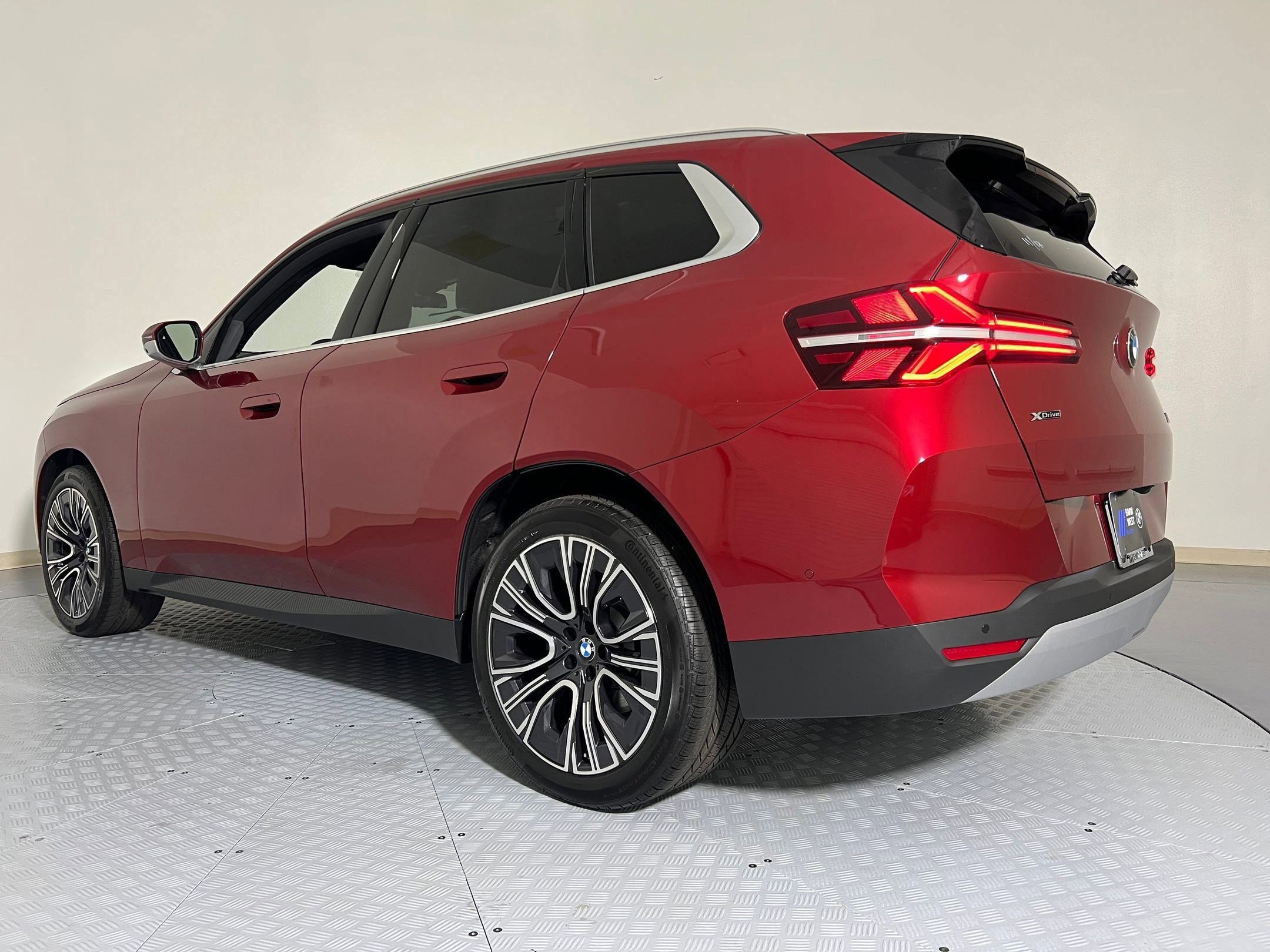 Used 2025 BMW X3 xDrive30i w/ Premium Package AWD/4WD image 3